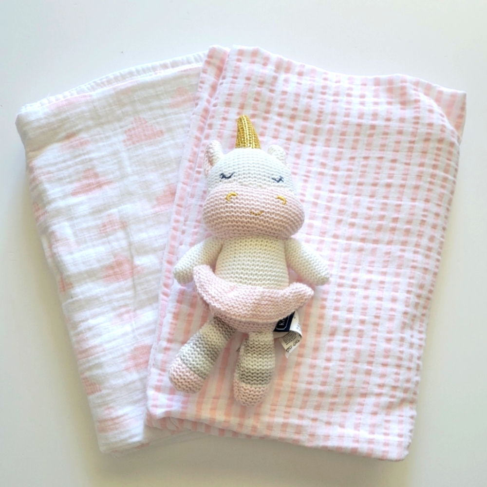 Kenzie Unicorn with Muslin Swaddle Blankets